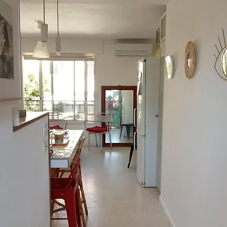 Charming Flat Close To The Beach